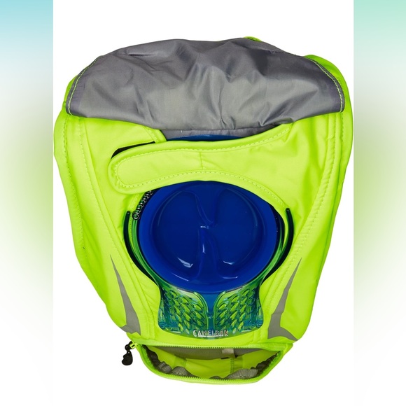 CamelBak Safety Yellow/Navy 2.0 Hydration Pack - Picture 3 of 14